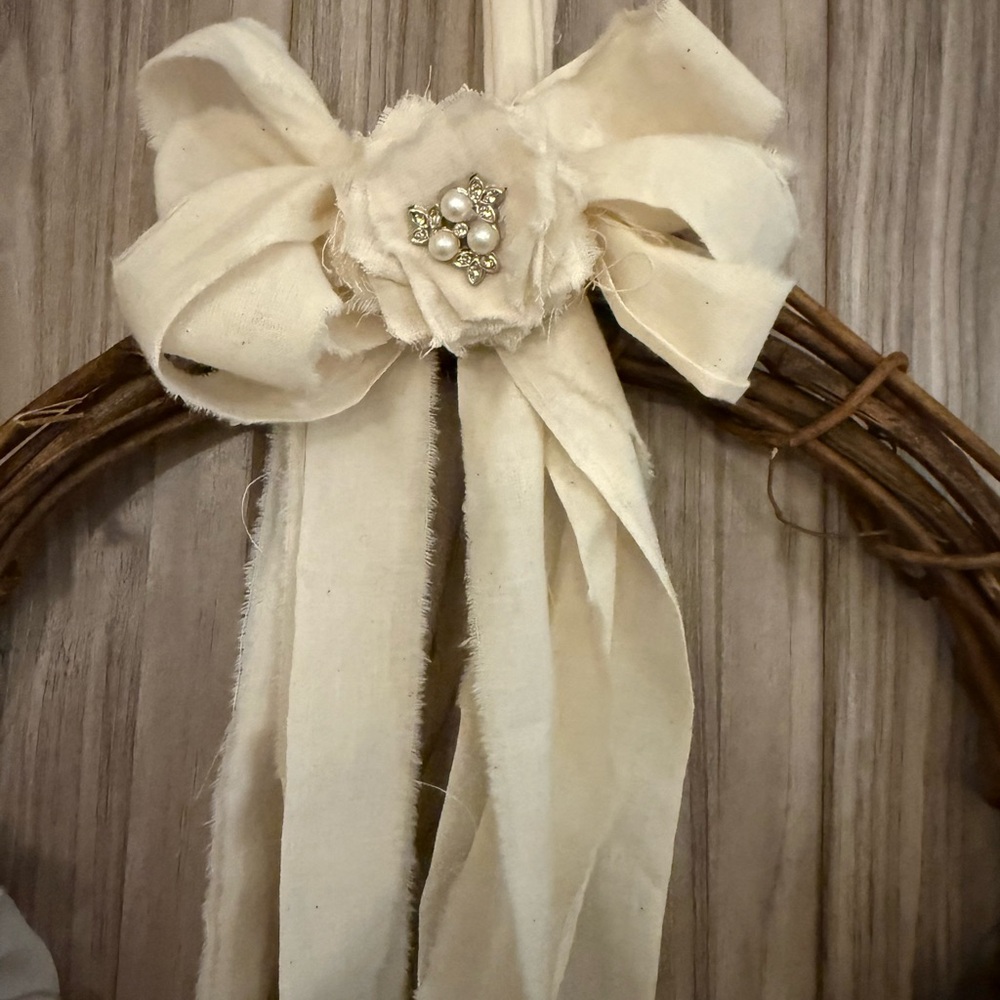 Floral Wreath with Cream Flowers and Bow - Picture 2 of 11